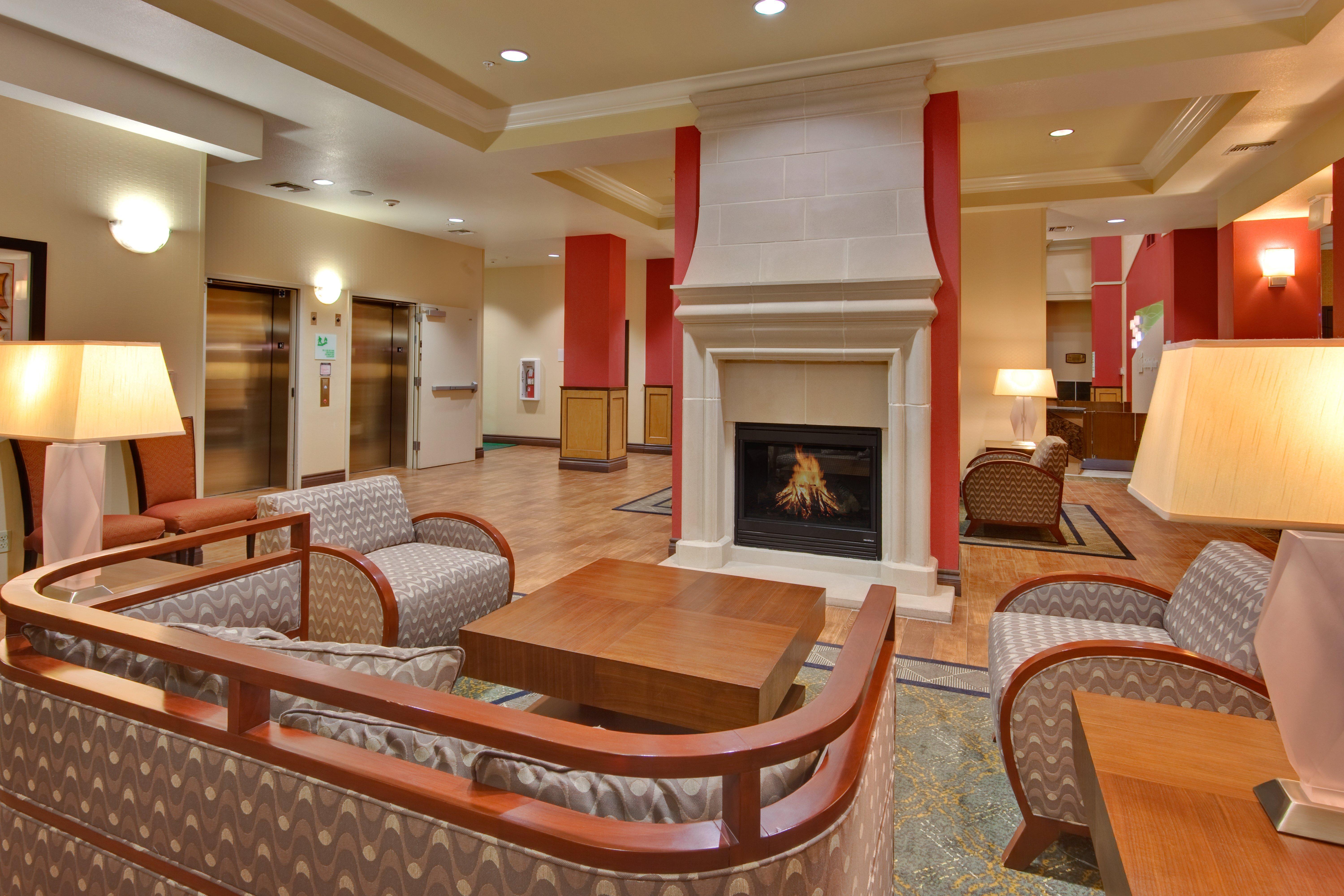 Holiday Inn & Suites Bakersfield, An Ihg Hotel İç mekan fotoğraf