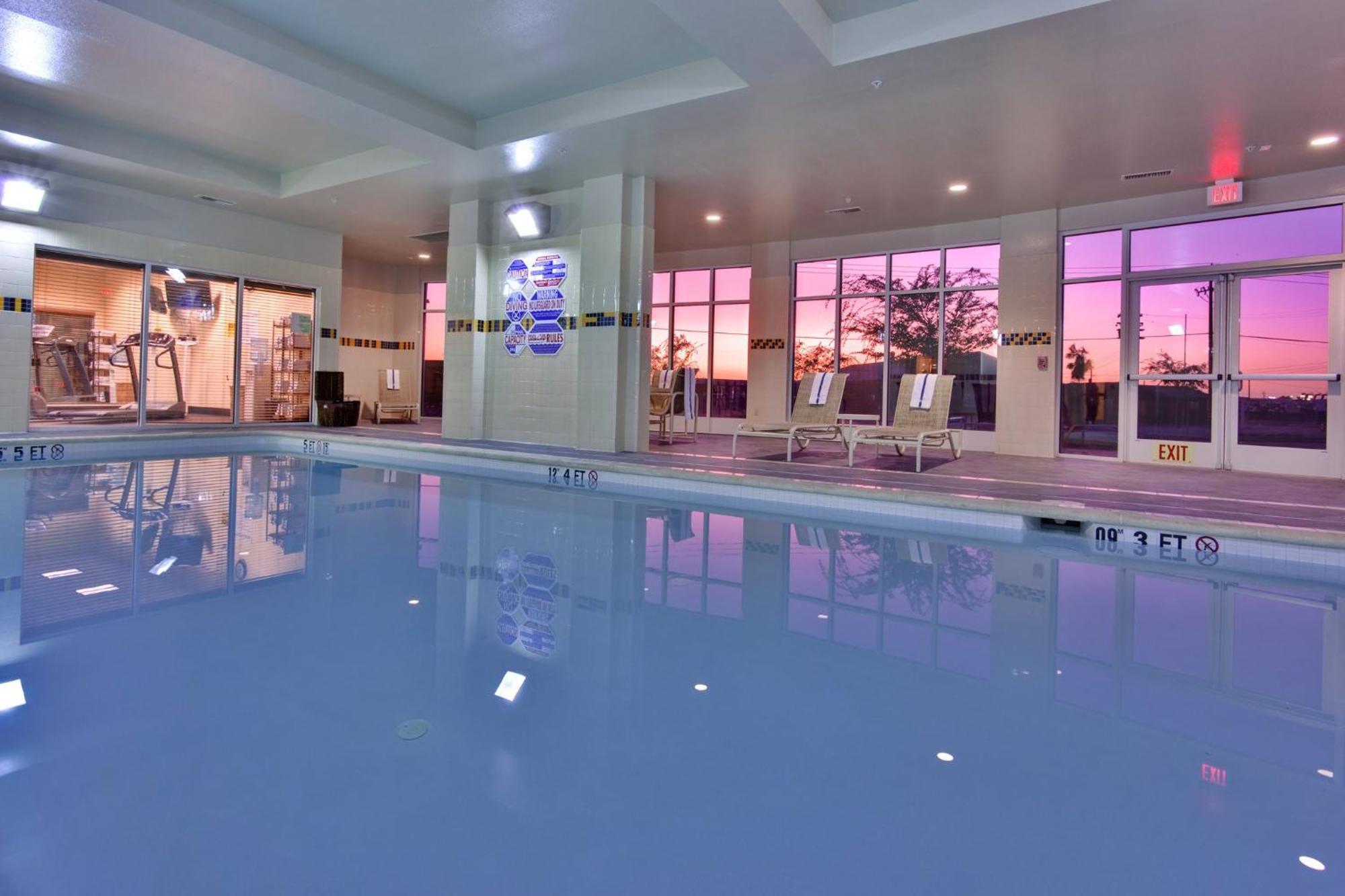 Holiday Inn & Suites Bakersfield By Ihg Dış mekan fotoğraf